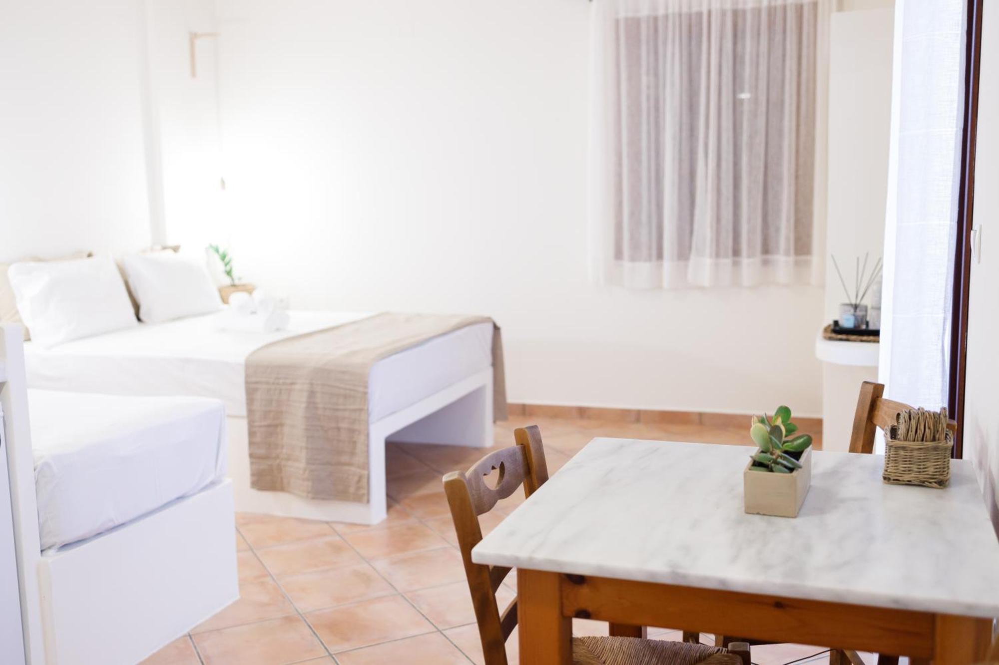 Ligaries Aparthotel Kini Ngoại thất bức ảnh