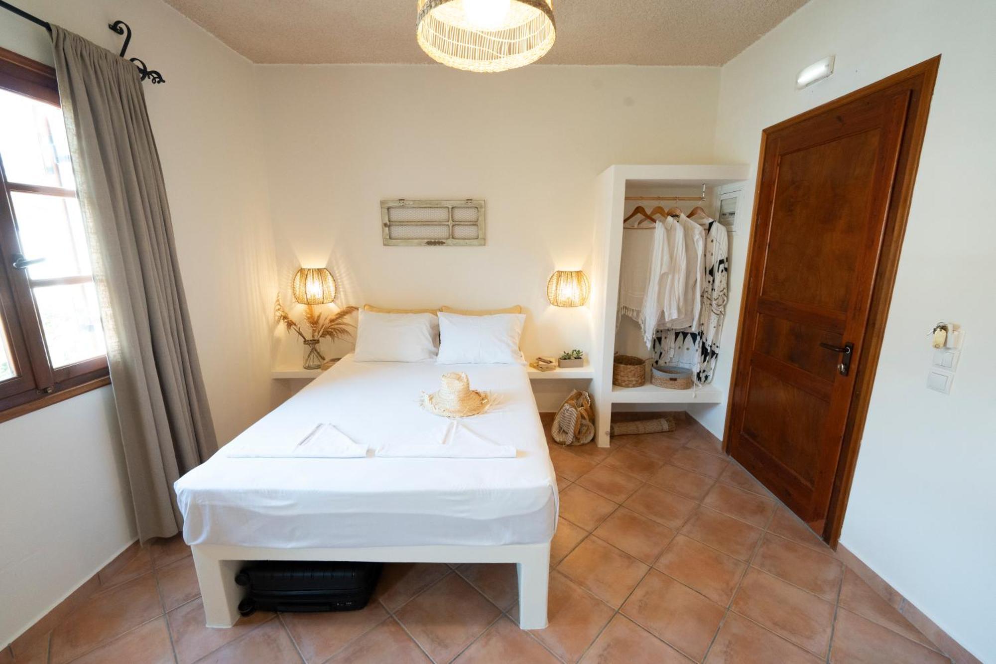 Ligaries Aparthotel Kini Ngoại thất bức ảnh