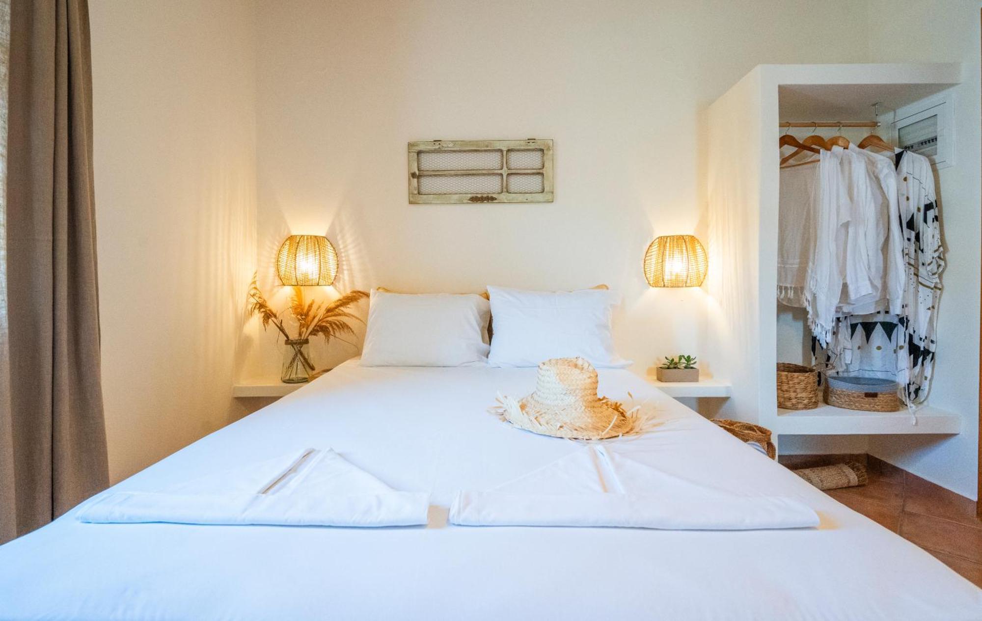 Ligaries Aparthotel Kini Ngoại thất bức ảnh