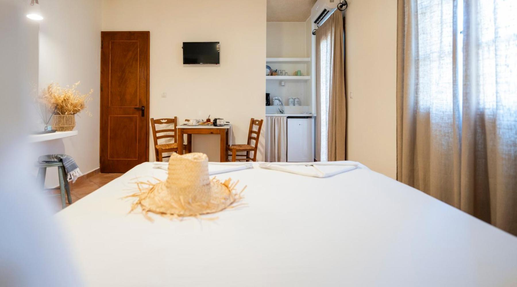 Ligaries Aparthotel Kini Ngoại thất bức ảnh